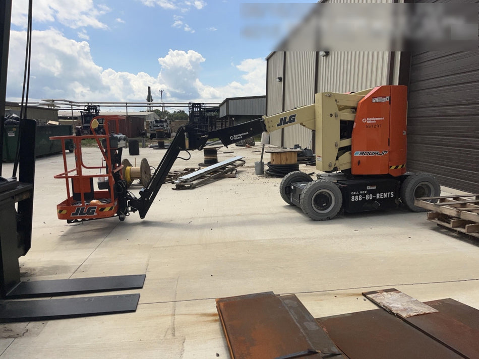 2025 JLG E300AJP