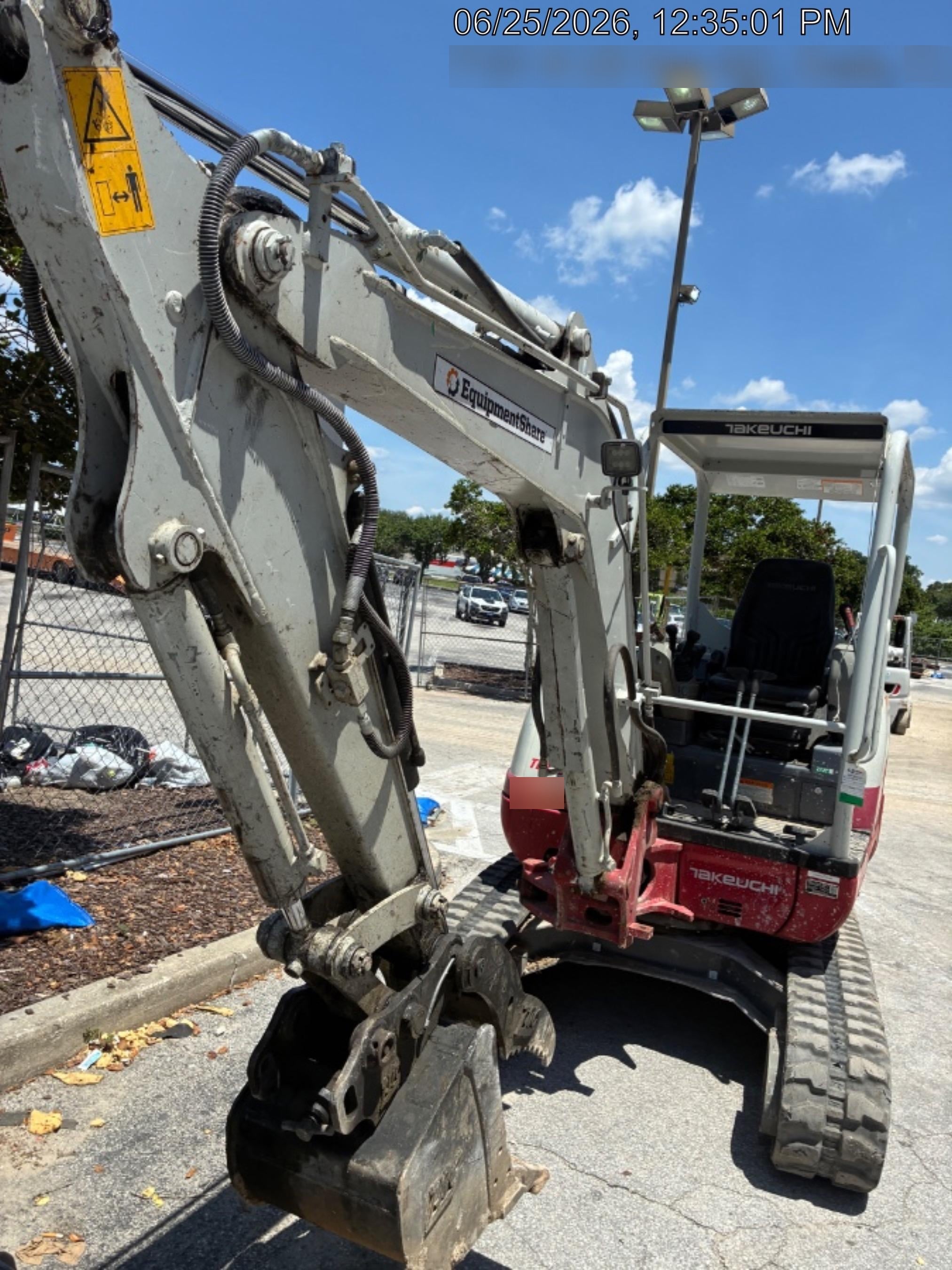 2022 TAKEUCHI TB235-2R