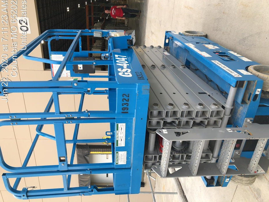 2019 Genie GS-4047 Folding rails with half height swing gate