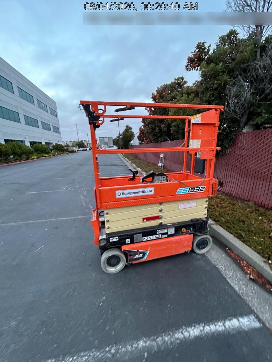 2022 JLG ES1932