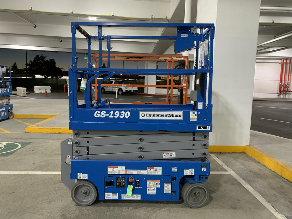 2020 Genie GS-1930 Solid Non Marking Tires, Beacon, Folding rails with half height swing gate, 800W Inverter