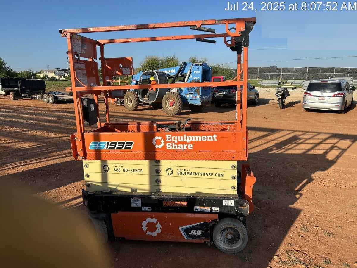 2022 JLG ES1932