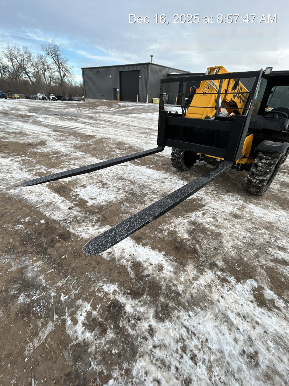2025 ARROW MATERIAL HANDLING 60" Pallet Forks - Arrow