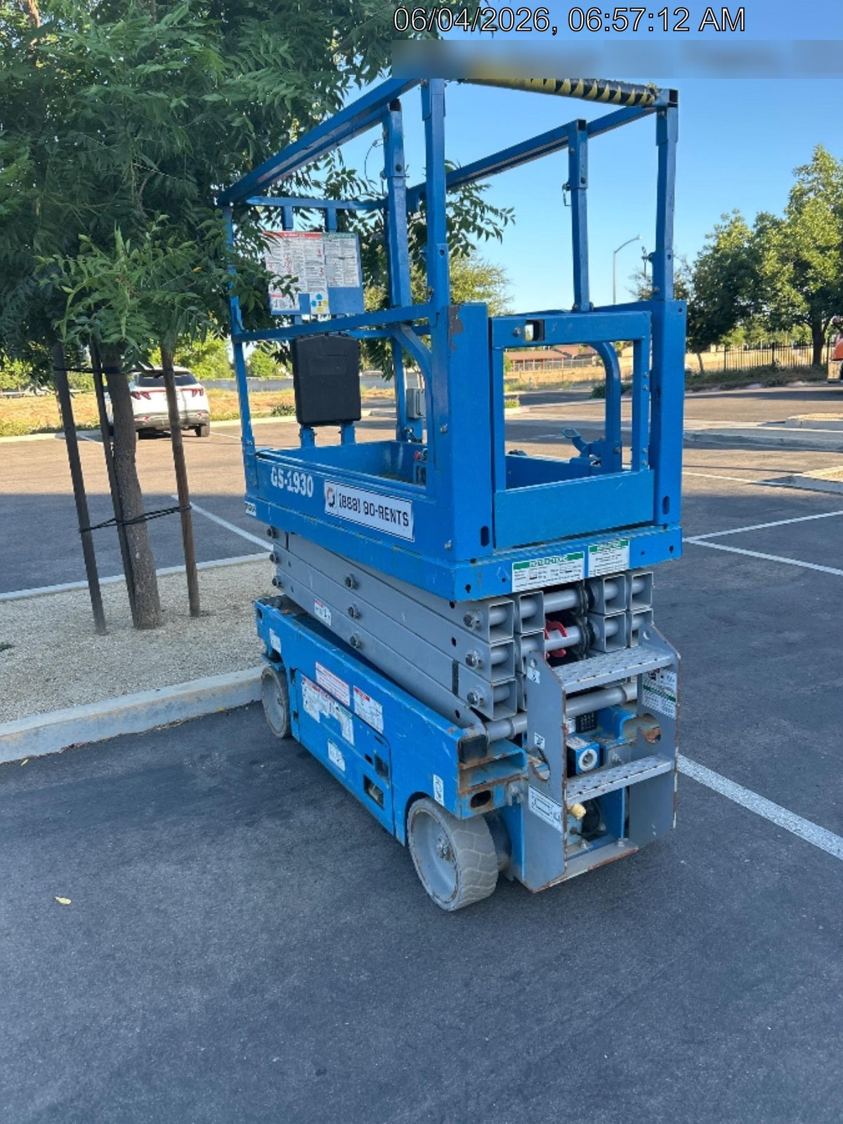 2020 Genie GS-1930 Solid Non Marking Tires, Beacon, Folding rails with half height swing gate, 800W Inverter