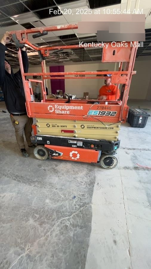 2022 JLG ES1932