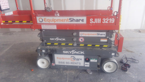 2017 Skyjack SJIII-3219 Skyjack SJIII3219 Scissor Lift w/Trojan Batteries
