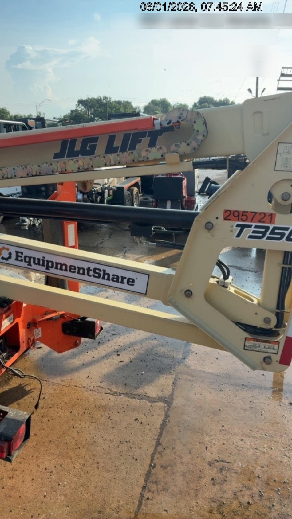 2023 JLG T350