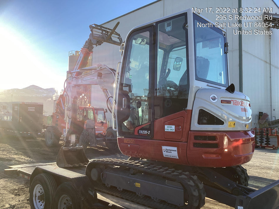 2021 TAKEUCHI TB235-2CR