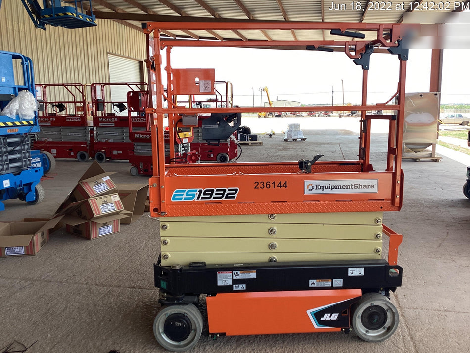 2022 JLG ES1932