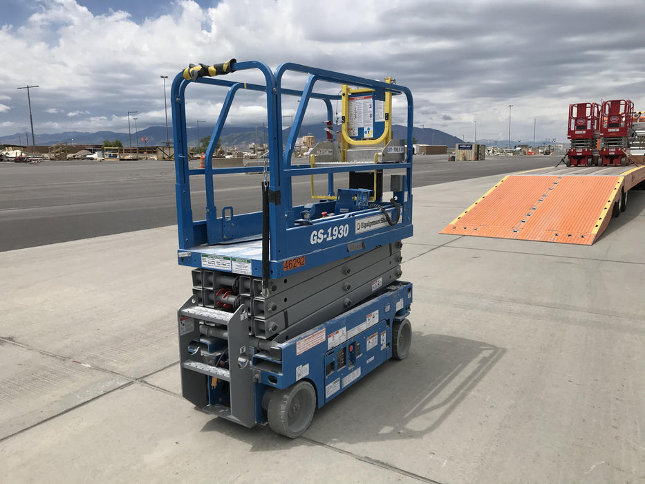 2019 Genie GS-1930 Fixed rails with chain Entry