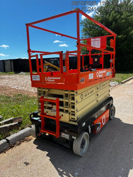 2022 JLG ES3246