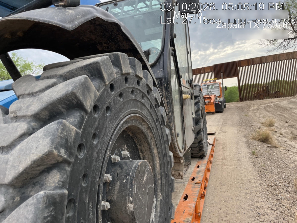 2019 Genie GTH-844 Genie GTH-844 w/Enclosed Cab w/HVAC, Work Lights, Solid Tires, Beacon, 60" Carriage and Forks