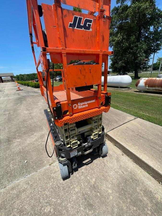 2023 JLG ES1932