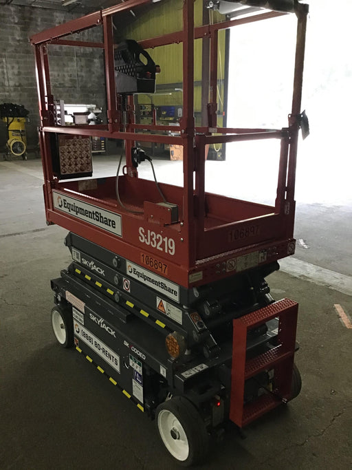 2020 Skyjack SJIII-3219 Solid NM Tires, Half height spring hinged entry gate, Dual Beacons, 800W Inverter