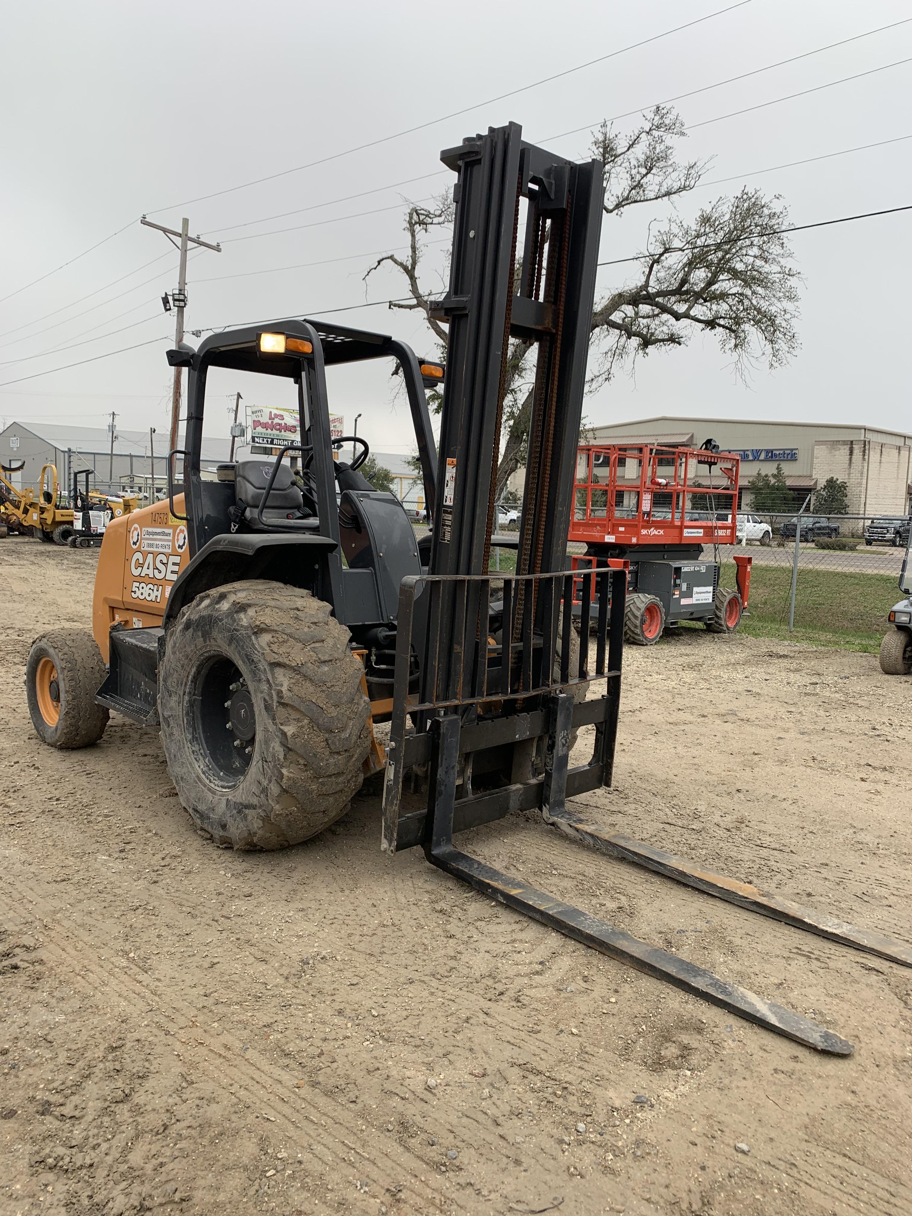 2021 CASE 586H