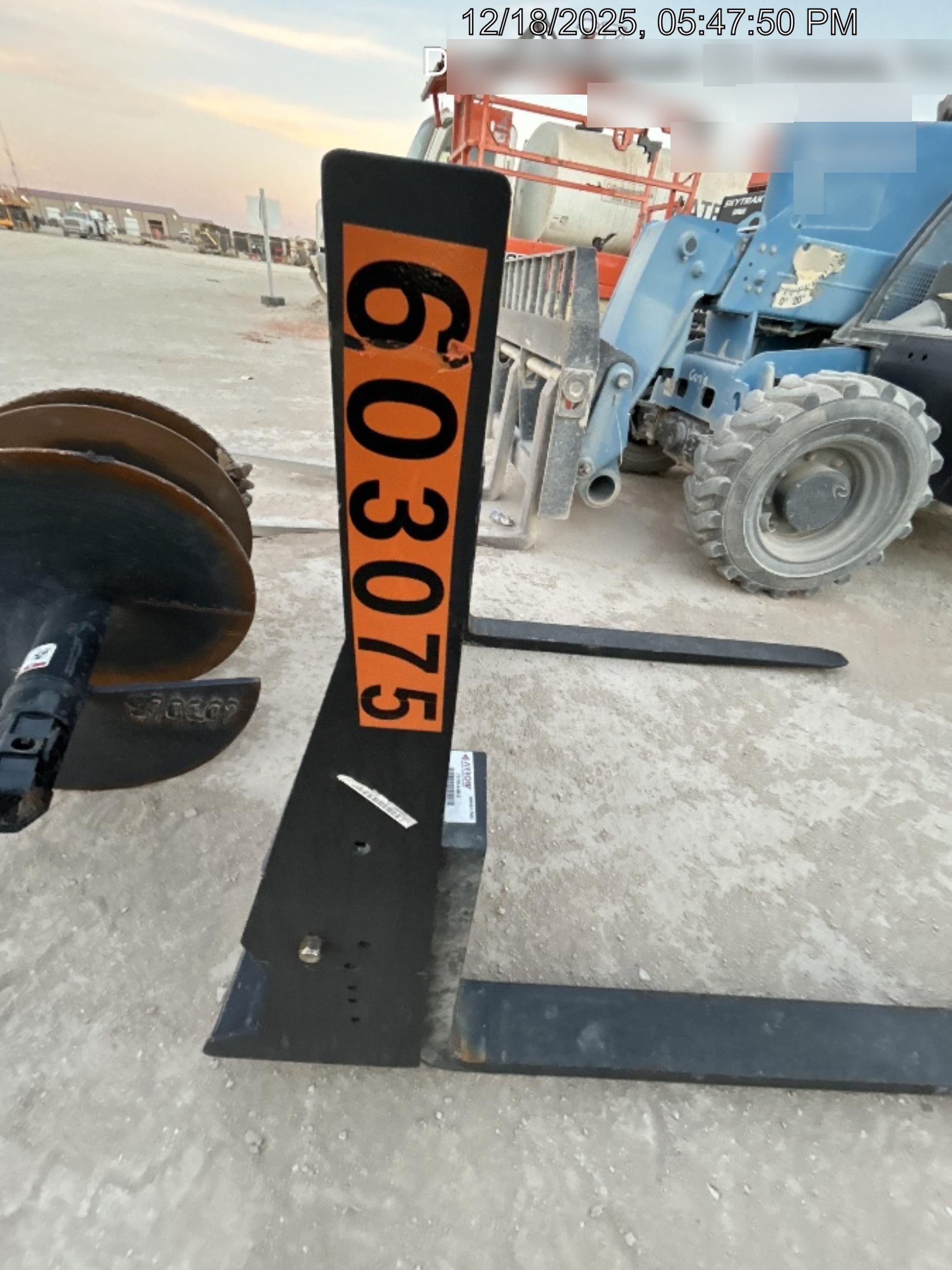 2025 ARROW MATERIAL HANDLING 24" Pallet Fork Frame