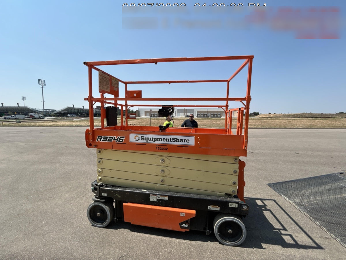 2021 JLG R3246