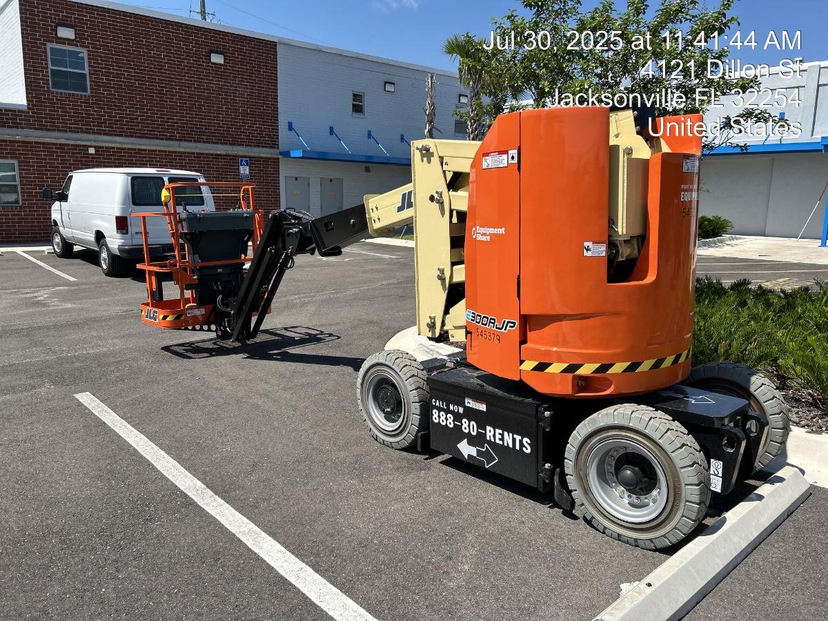 2025 JLG E300AJP
