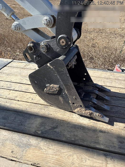 2025 TAKEUCHI 18" HD Bucket - Takeuchi