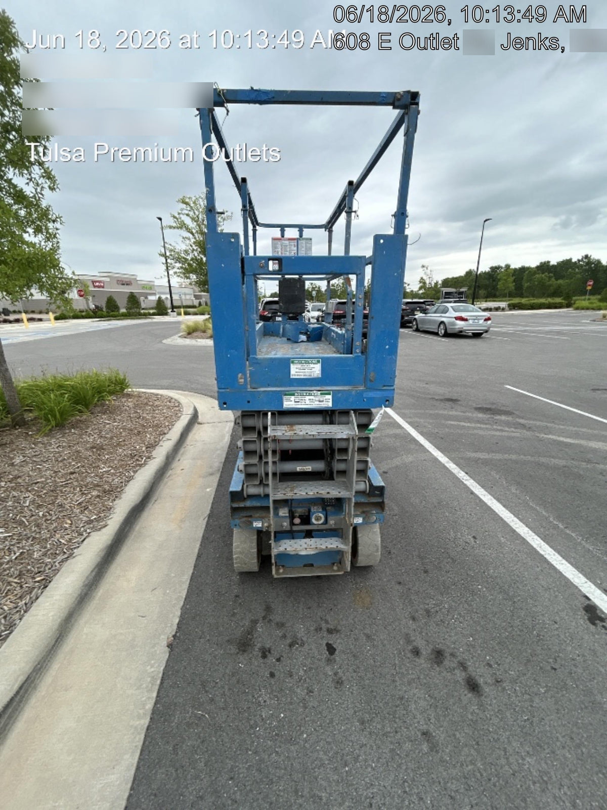 2019 Genie GS-2632 Folding rails with half height swing gate