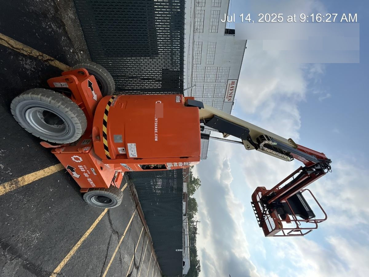 2023 JLG E300AJP