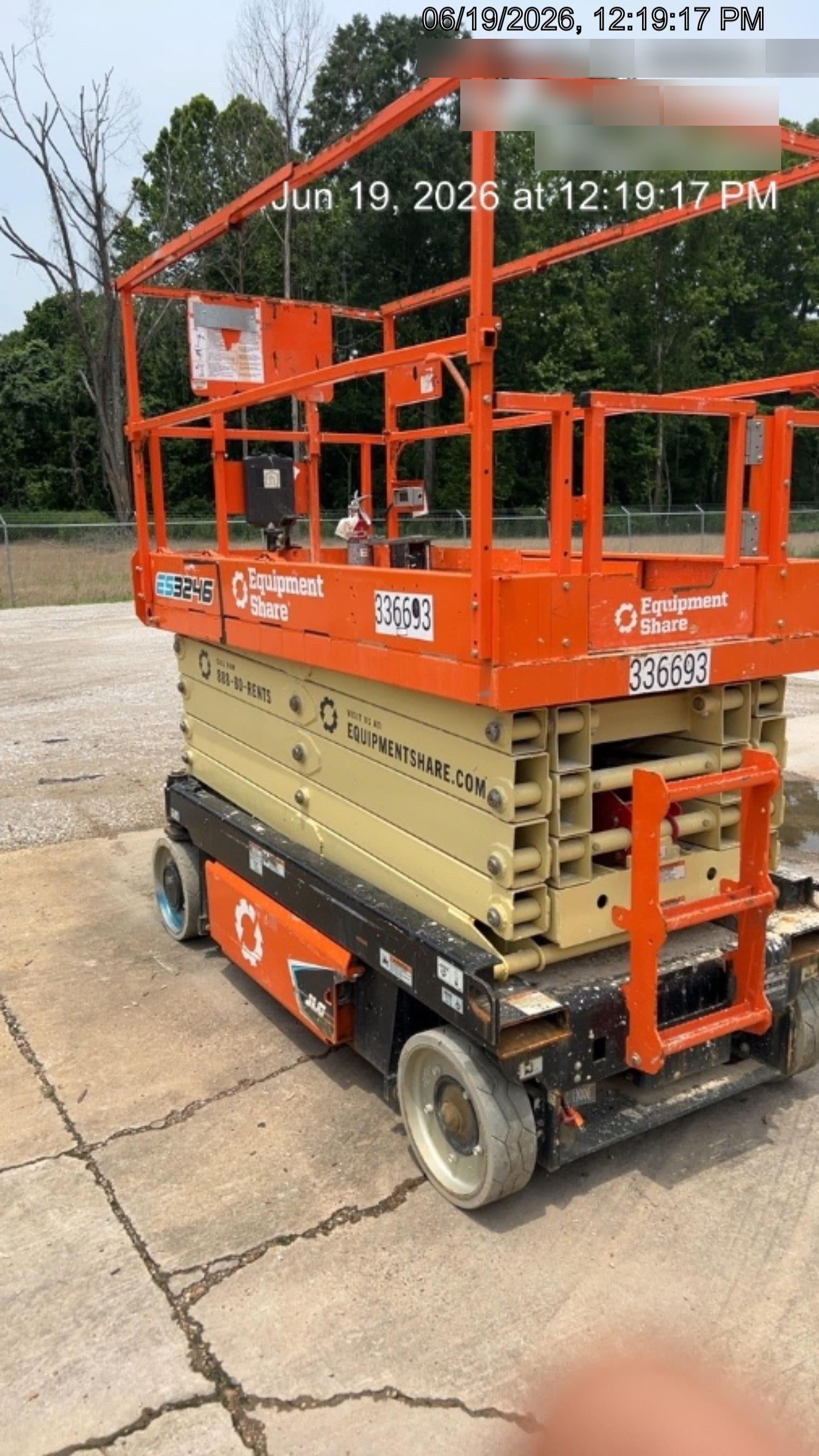 2023 JLG ES3246