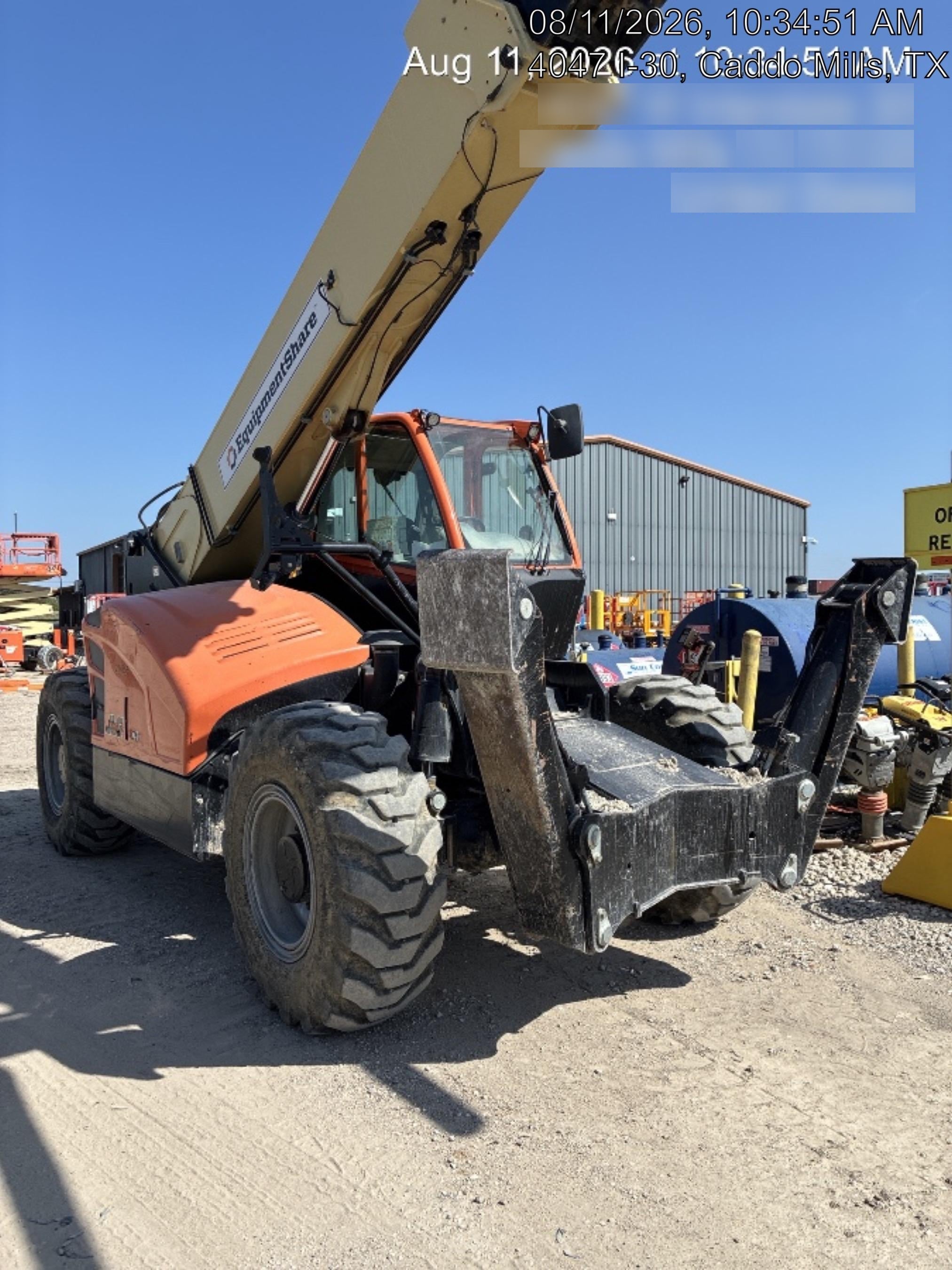 2022 JLG 1075