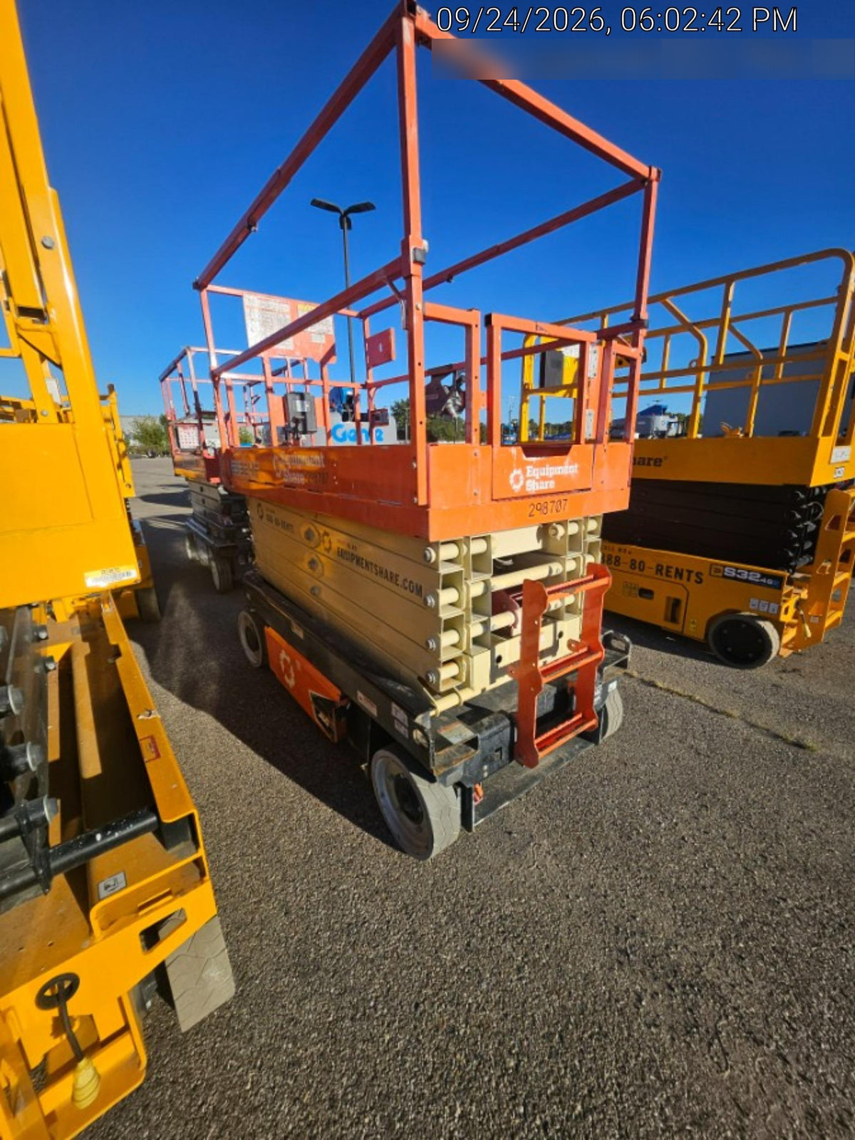 2023 JLG ES3246