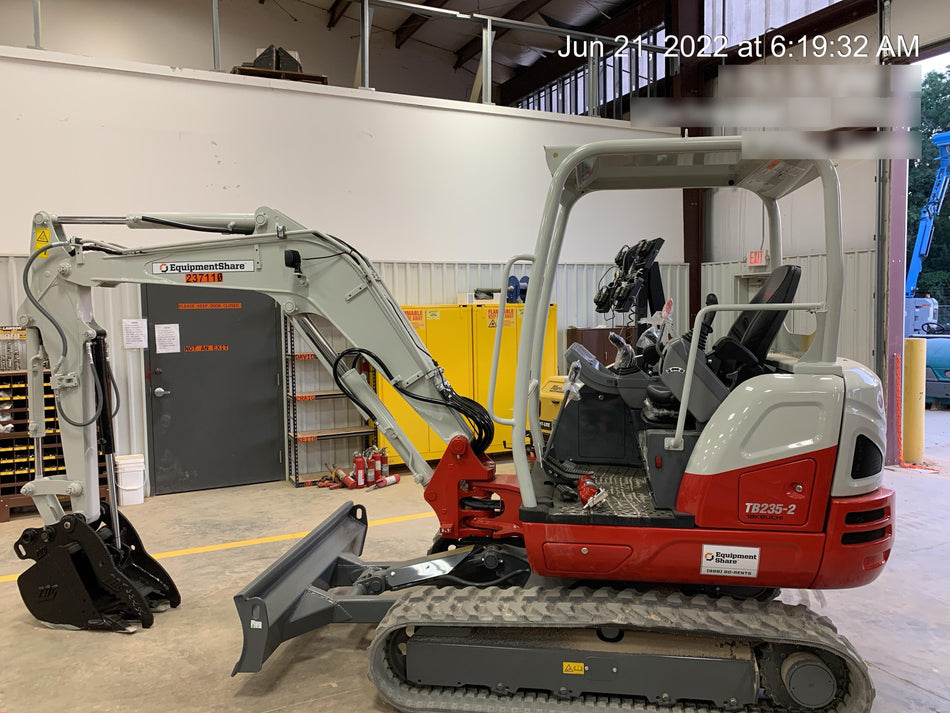 2022 TAKEUCHI TB235-2R