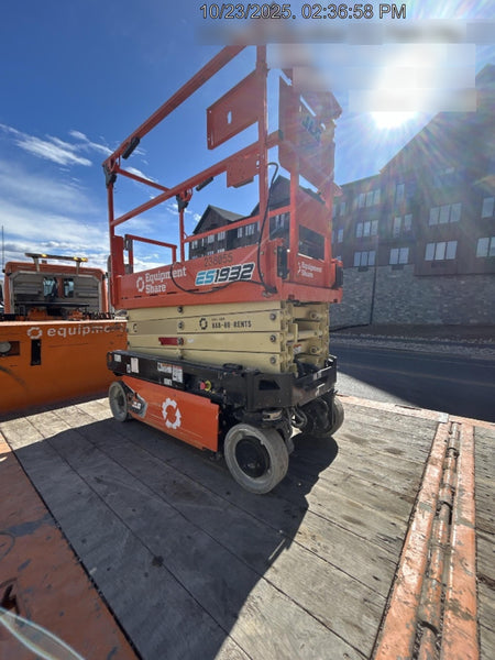 2022 JLG ES1932
