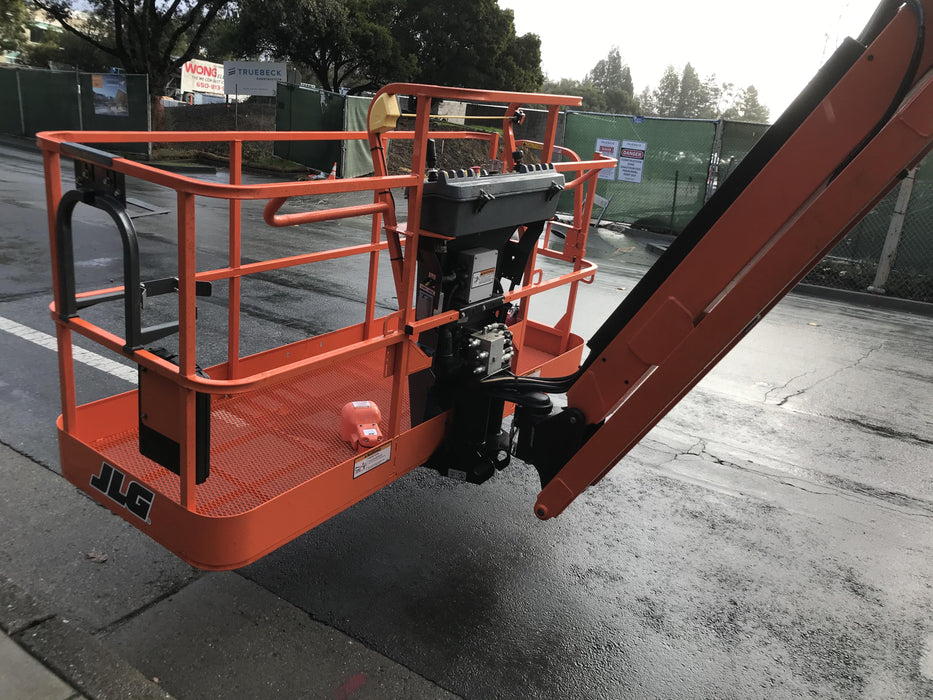 2020 JLG 800AJ