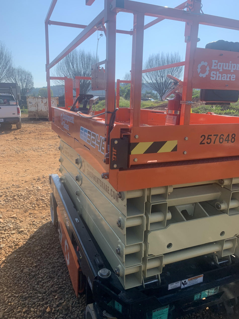 2022 JLG ES3246