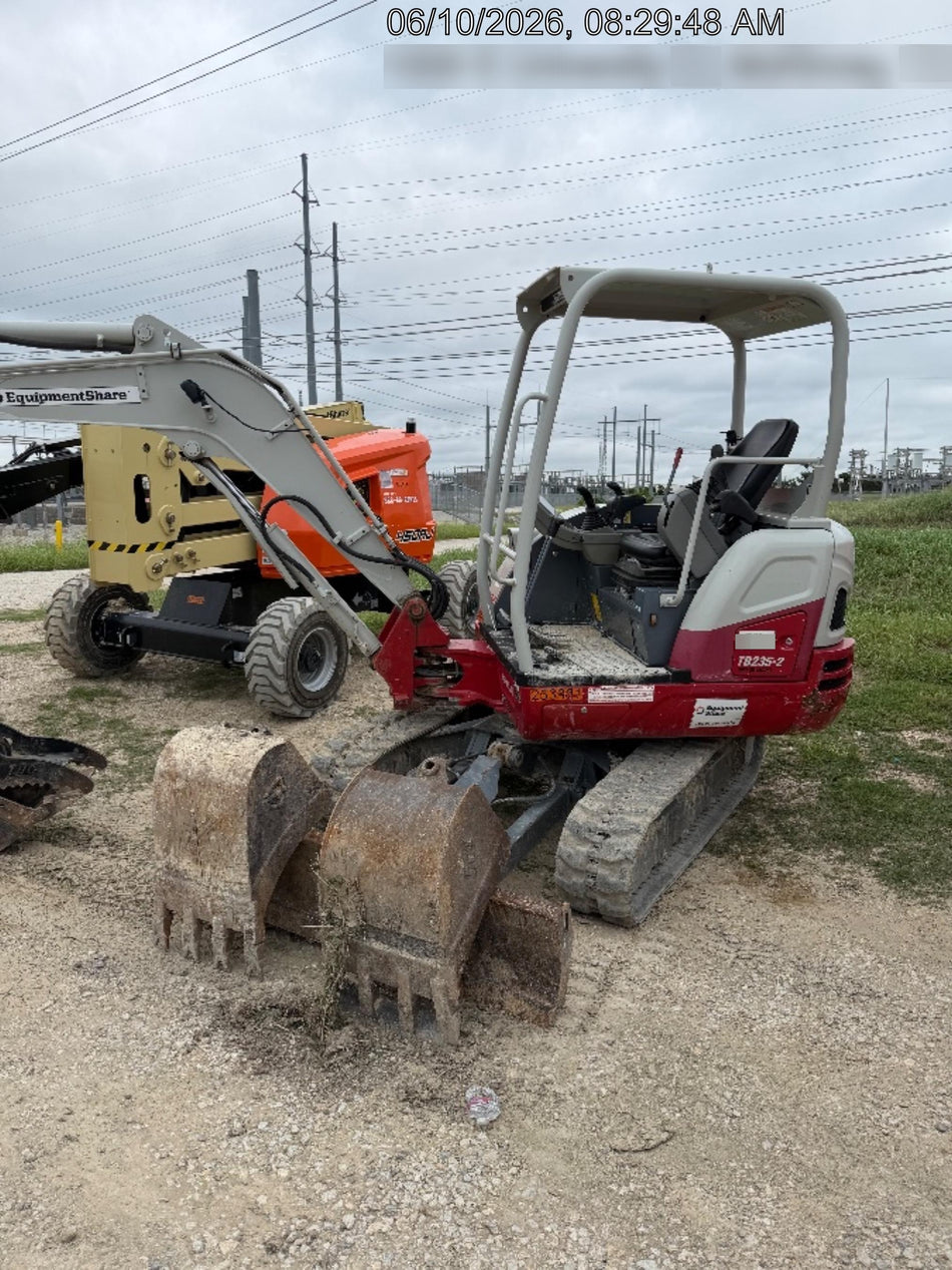 2022 TAKEUCHI TB235-2R