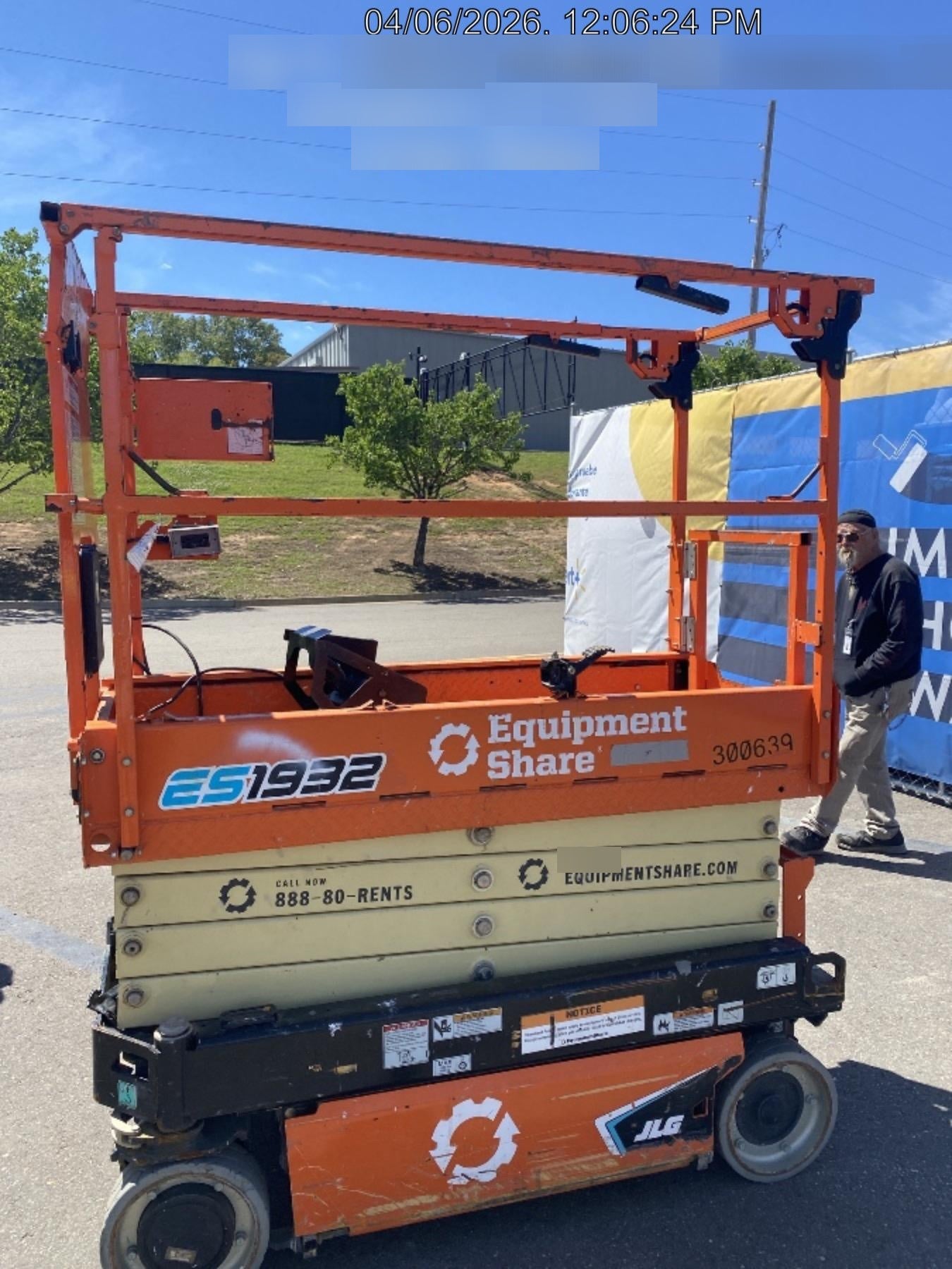 2023 JLG ES1932