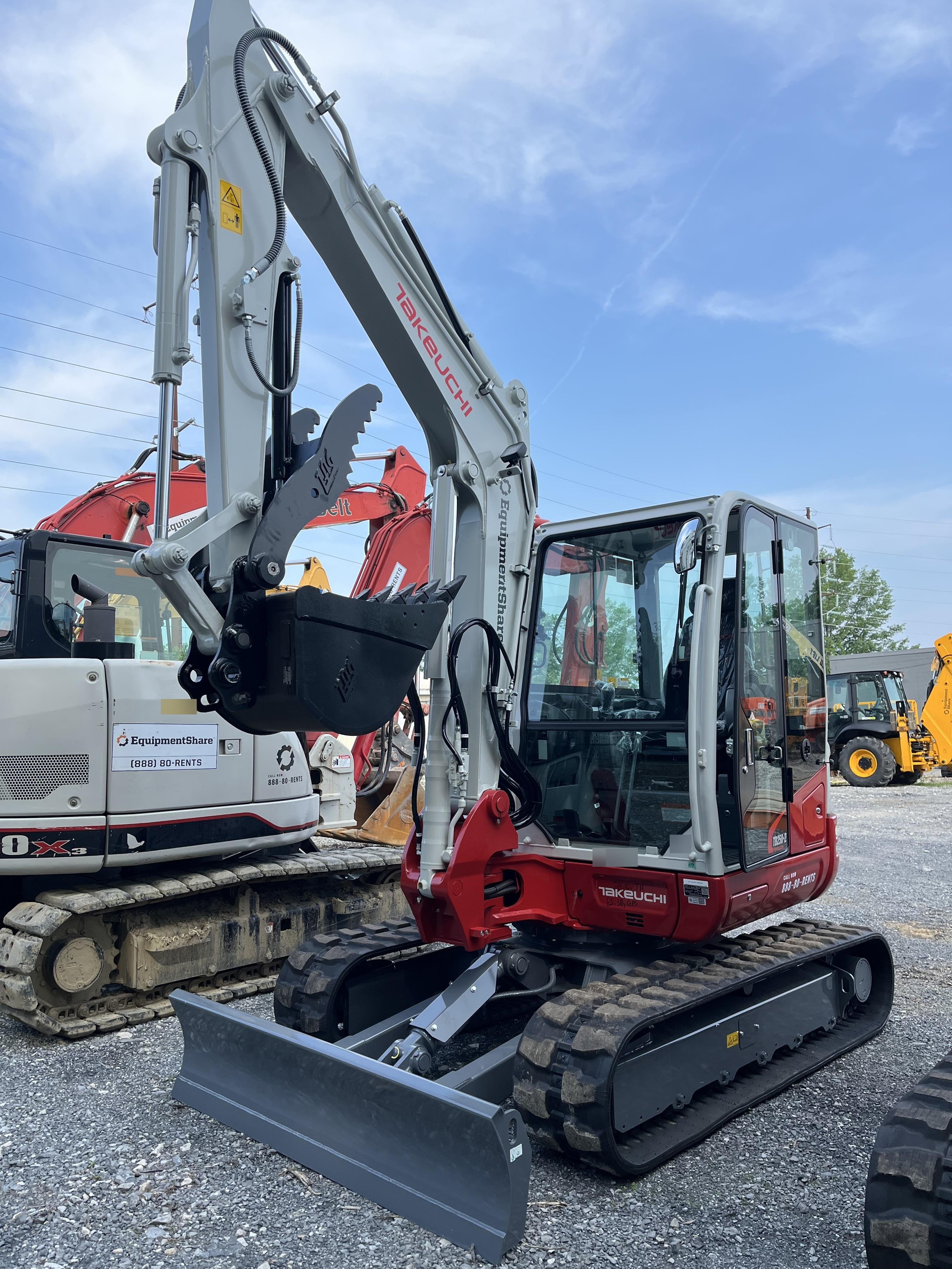 2025 TAKEUCHI TB250-2CR