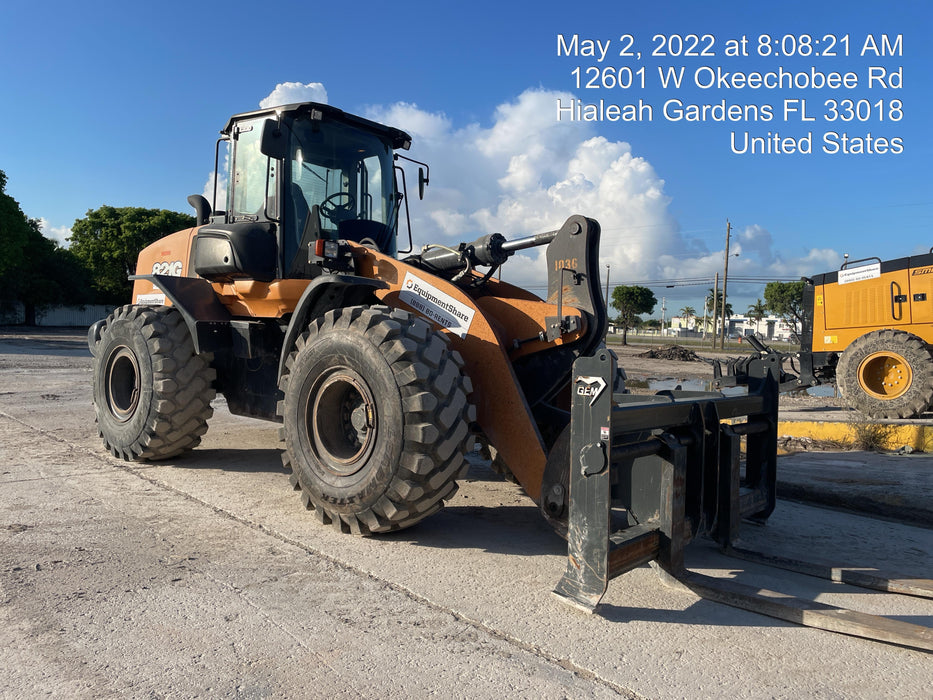 2018 Case 821G CLOSED CAB, JRB 418 STYLE HYD COUPLER