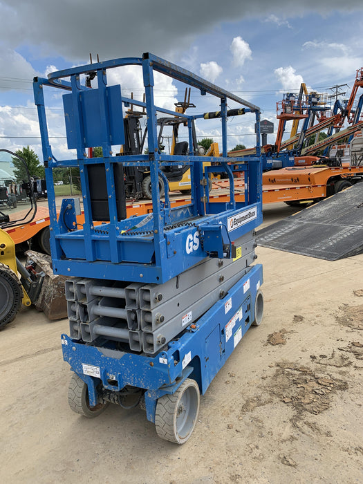 2019 Genie GS-2632 Folding rails with half height swing gate