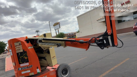 2020 JLG E300AJP