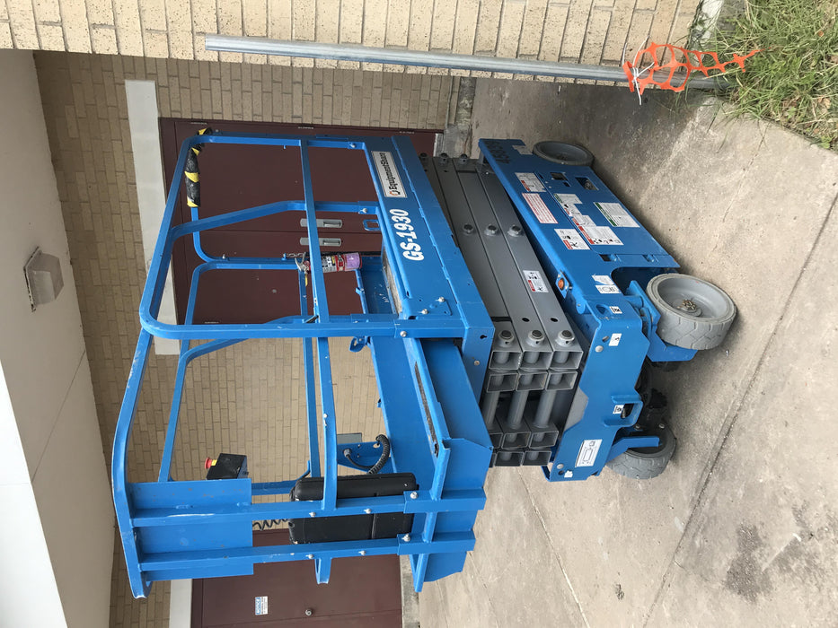 2019 Genie GS-1930 Fixed rails with chain Entry