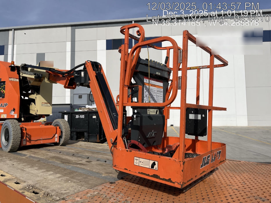 2019 JLG E300AJP