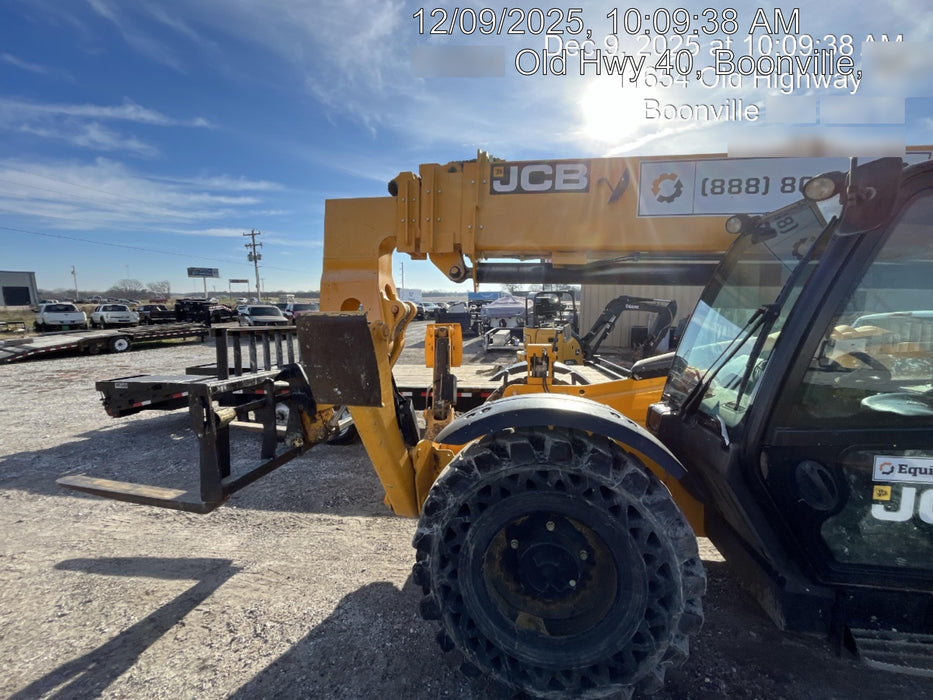 2019 JCB 510-56 Enclosed Cab, 74 HP, Solid Tires, Worklights, Beacon, Aux Hydraulics, Lifting Eye w/66" Carriage/60" Forks