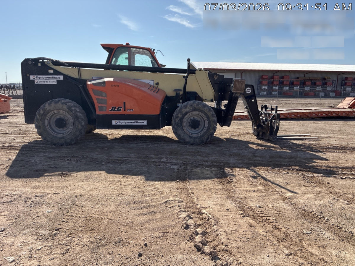 2022 JLG 1075