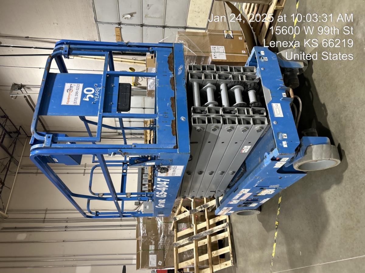 2016 Genie GS-4047 40' Electric Scissor Lift w/Outriggers