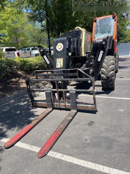 2021 JLG 1075