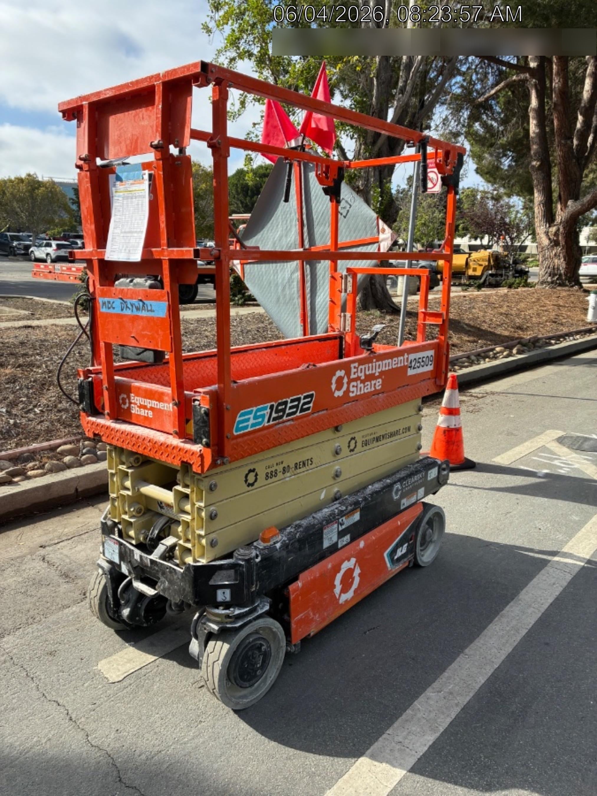 2024 JLG ES1932
