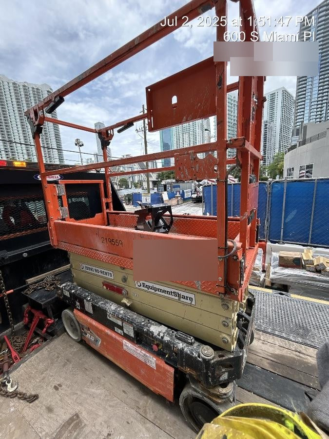 2022 JLG ES1932