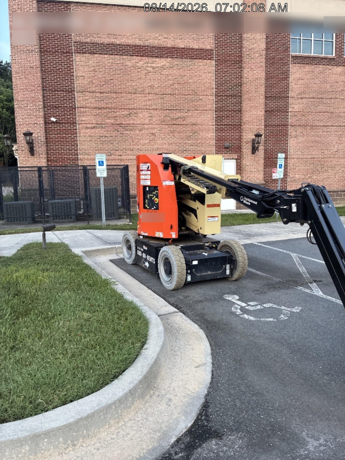 2025 JLG E300AJP