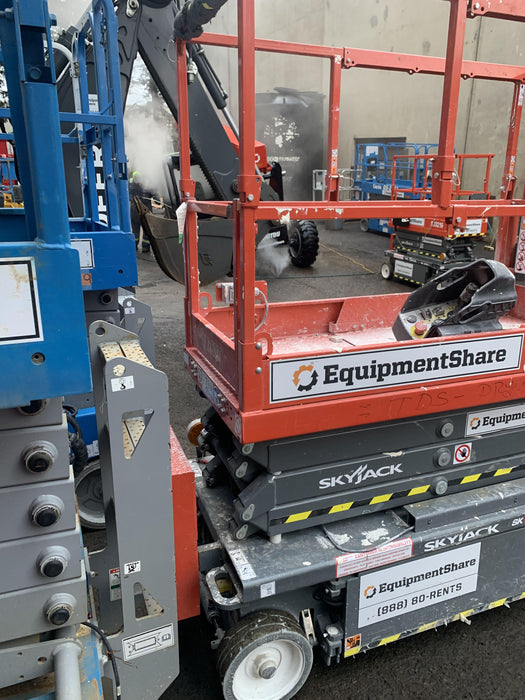 2020 Skyjack SJIII-3219 Solid NM Tires, Half height spring hinged entry gate, Dual Beacons, 800W Inverter