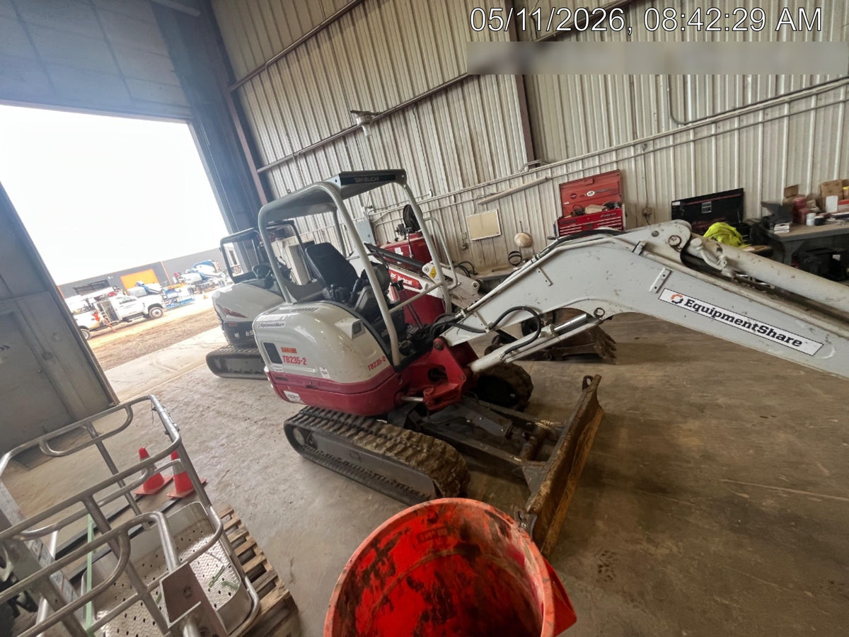 2022 TAKEUCHI TB235-2R