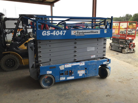 2019 Genie GS-4047 Folding rails with half height swing gate